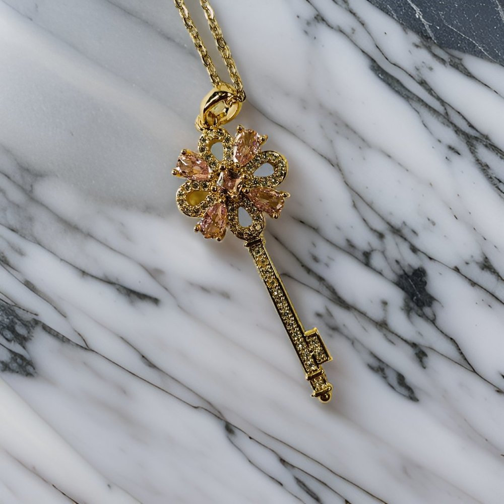 Gold 2 ct Zircon and Rose Quartz Pendant Necklace - Picture 4 of 17